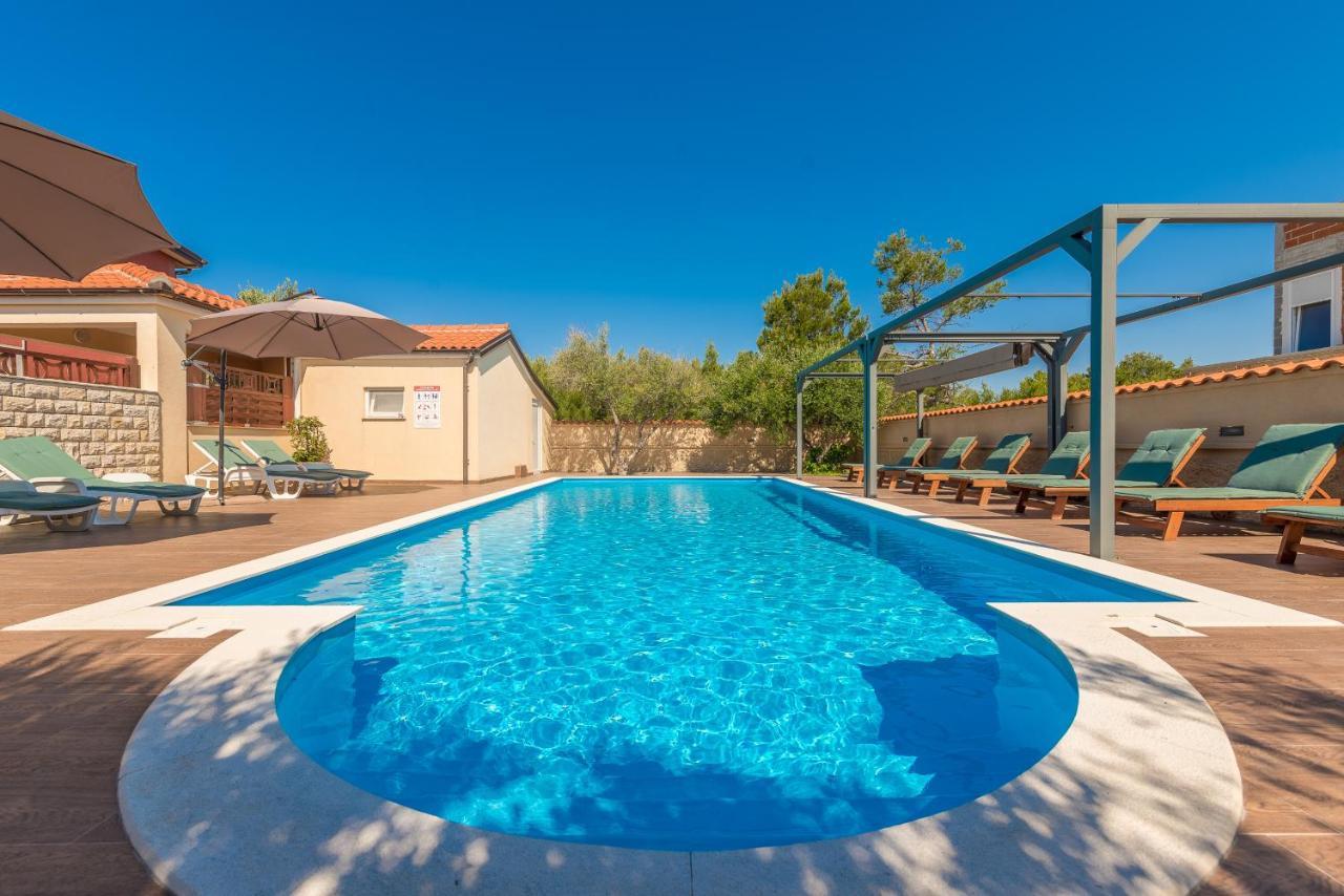 Villa Mare Apartments Вир Экстерьер фото
