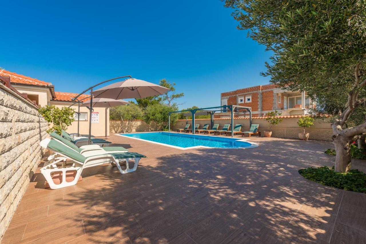 Villa Mare Apartments Вир Экстерьер фото