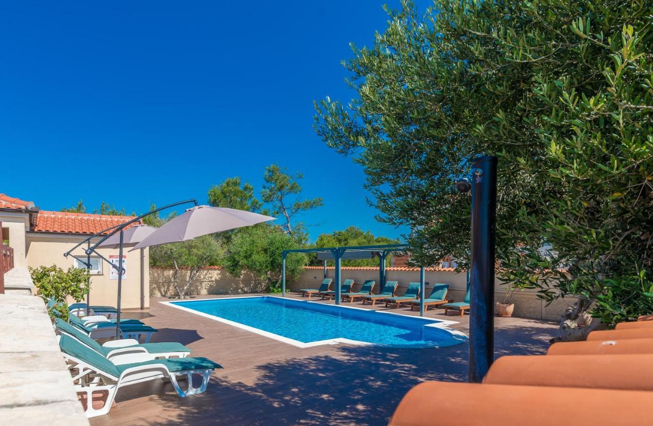 Villa Mare Apartments Вир Экстерьер фото