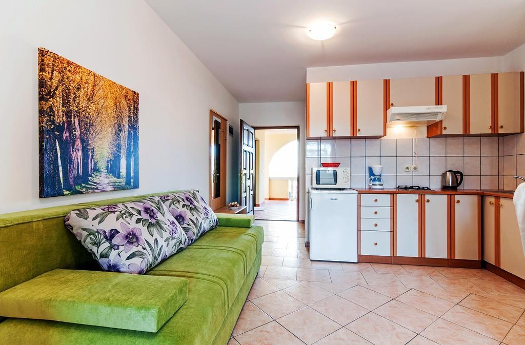 Villa Mare Apartments Вир Экстерьер фото