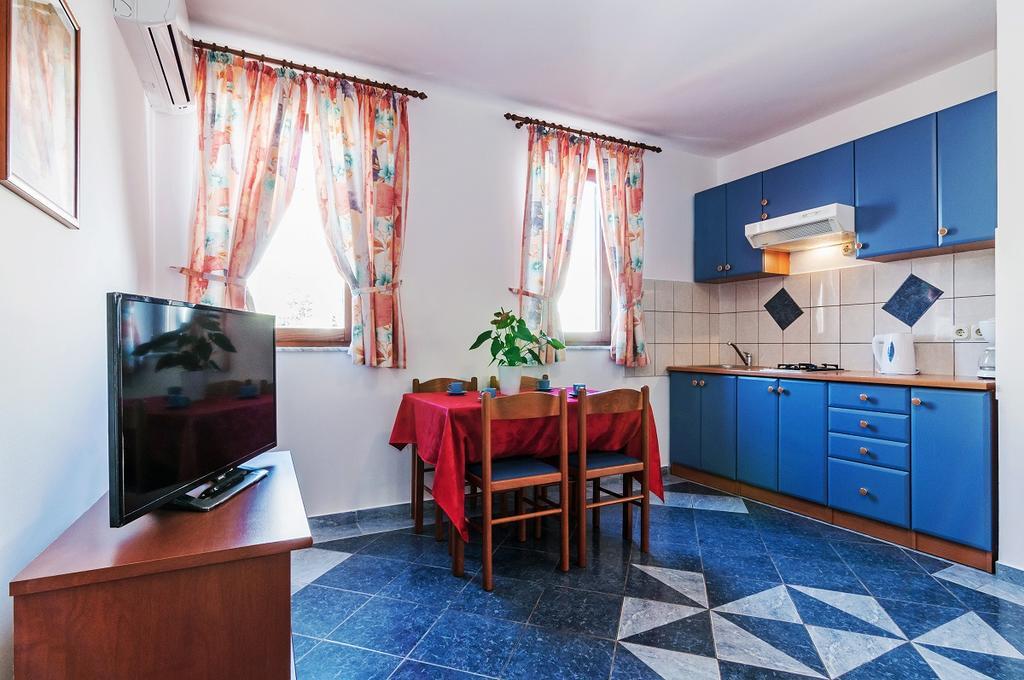 Villa Mare Apartments Вир Экстерьер фото