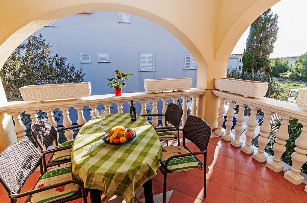 Villa Mare Apartments Вир Экстерьер фото