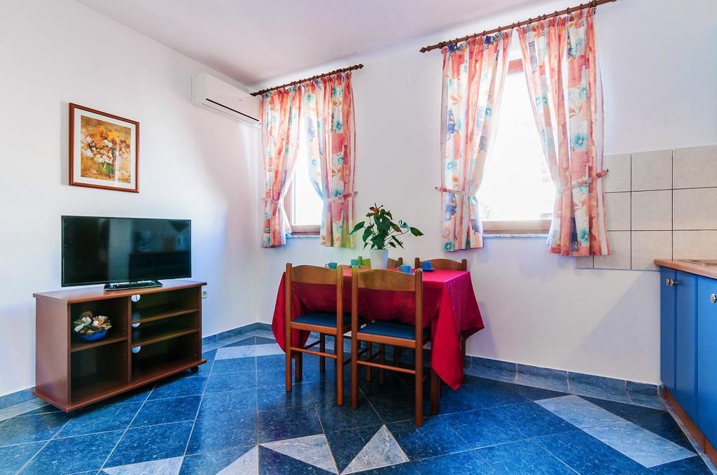 Villa Mare Apartments Вир Экстерьер фото