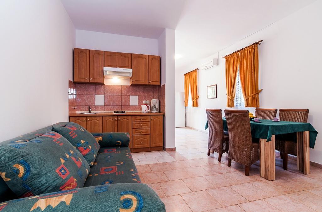 Villa Mare Apartments Вир Экстерьер фото