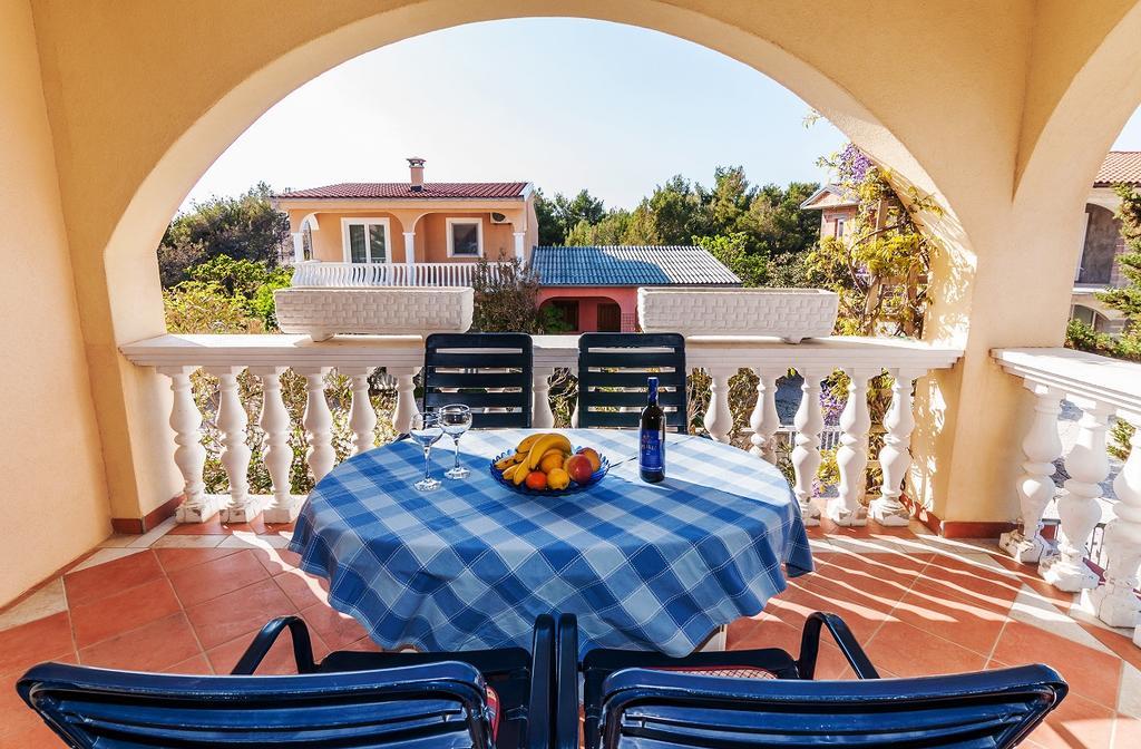 Villa Mare Apartments Вир Экстерьер фото