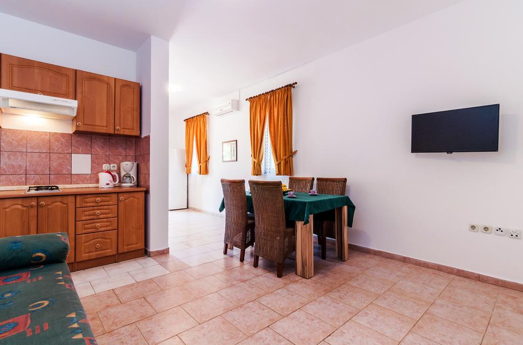 Villa Mare Apartments Вир Экстерьер фото
