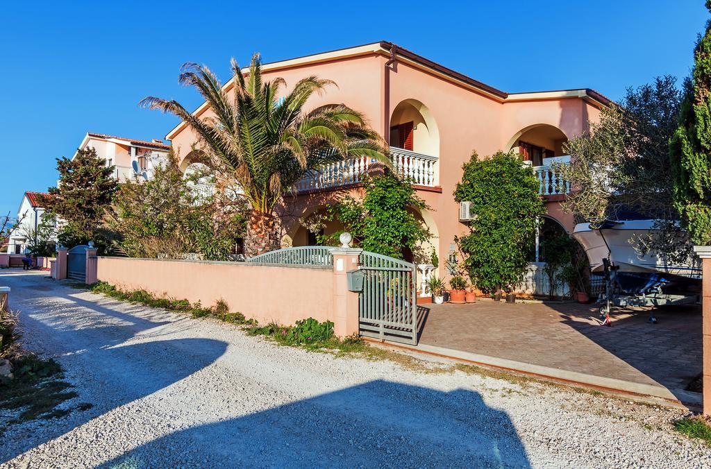 Villa Mare Apartments Вир Экстерьер фото